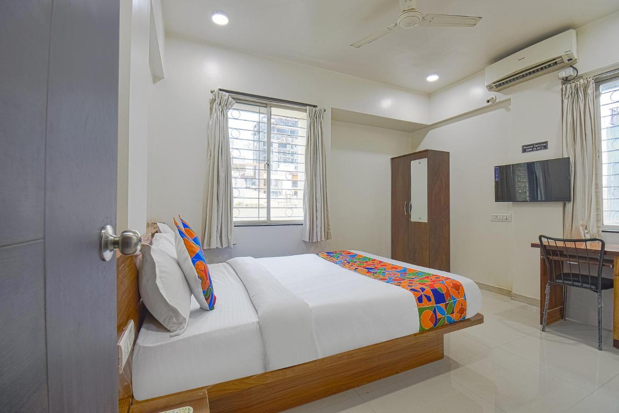 Fabhotel Skylight Studio Rooms - Nr Mcf Camp Pune Dış mekan fotoğraf