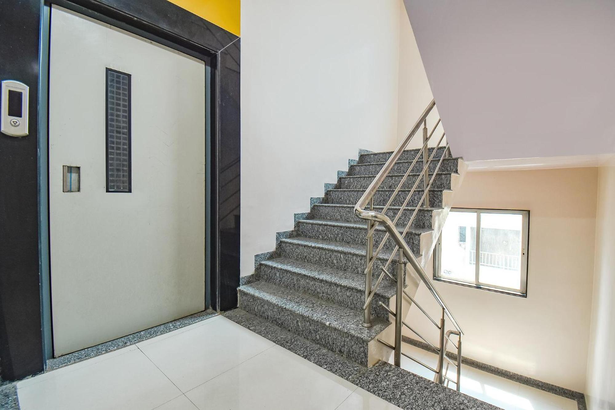 Fabhotel Skylight Studio Rooms - Nr Mcf Camp Pune Dış mekan fotoğraf