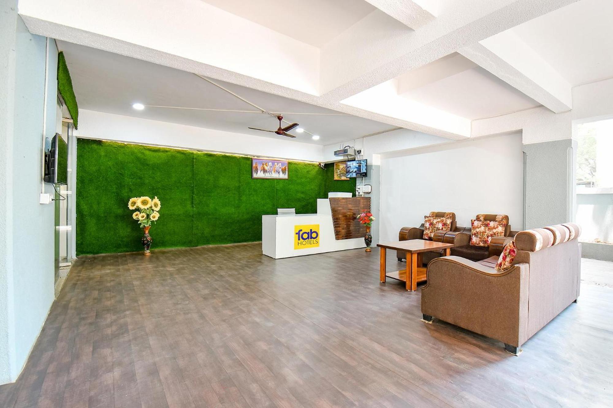 Fabhotel Skylight Studio Rooms - Nr Mcf Camp Pune Dış mekan fotoğraf